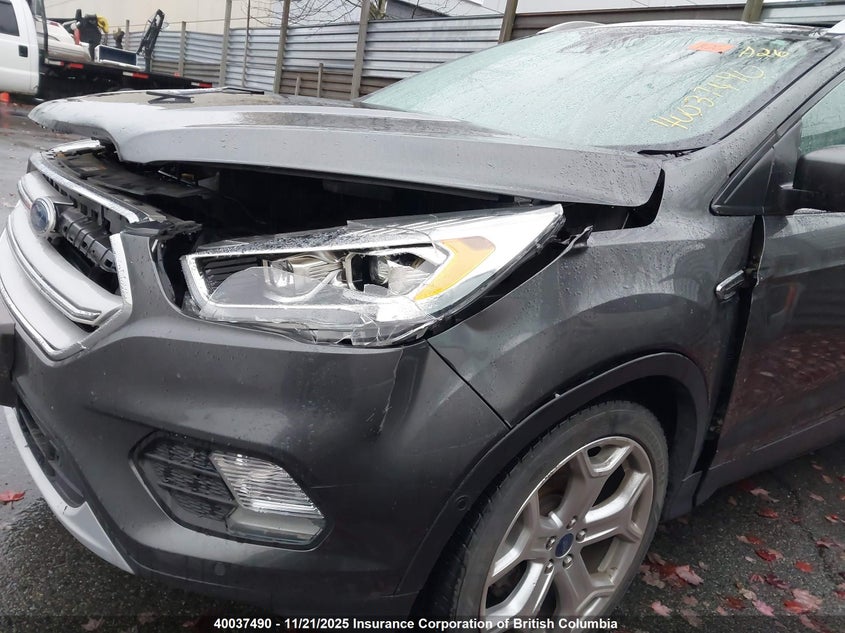 1FMCU9J90JUA13971 2018 FORD ESCAPE photo no. 19