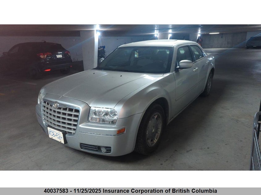 2C3AA53G85H538668 2005 CHRYSLER 300 photo no. 2