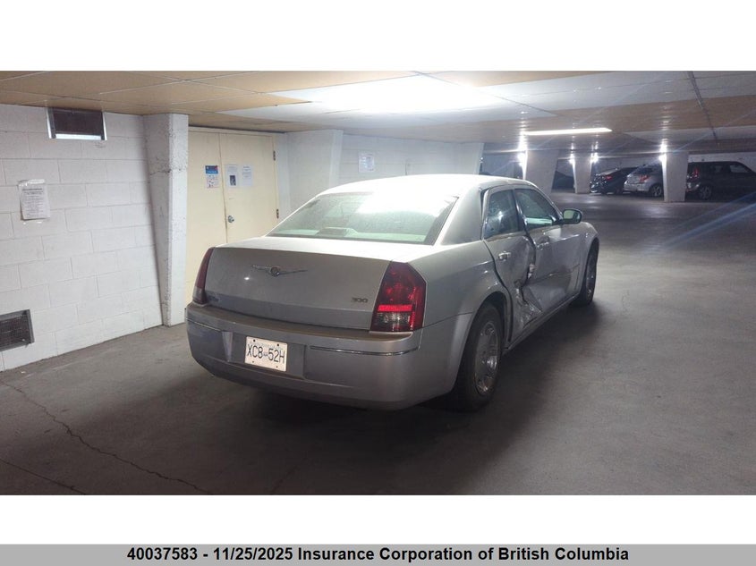 2C3AA53G85H538668 2005 CHRYSLER 300 photo no. 4