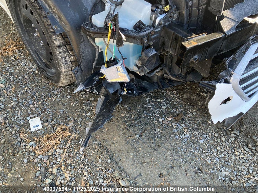 2017 Hyundai Elantra Se/Value/Limited VIN: KMHD84LF8HU100851 Lot: 40037594