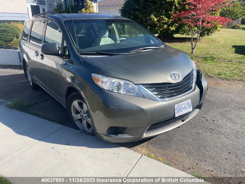 TOYOTA SIENNA LE