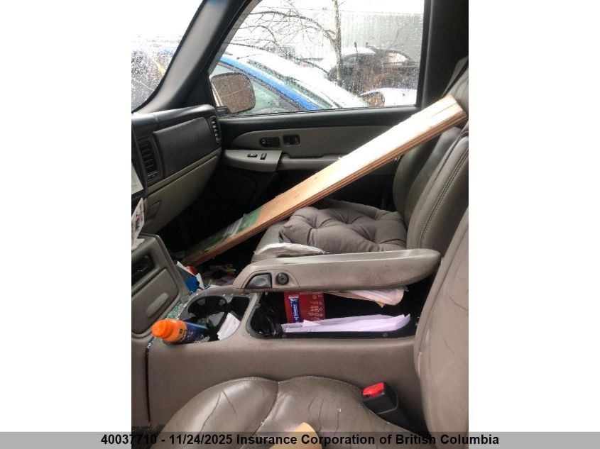 2002 Chevrolet Suburban K2500 VIN: 3GNGK26G62G129956 Lot: 40037710