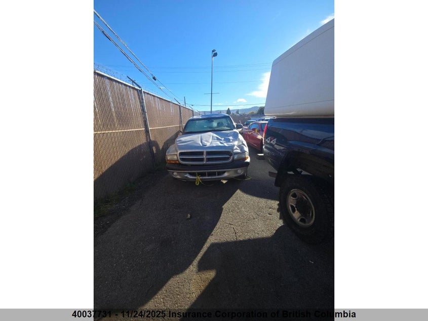 1B7GL32X22S698975 2002 DODGE DAKOTA photo no. 5