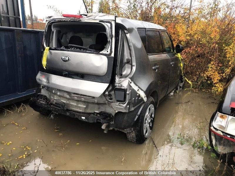 KNDJN2A25K7640586 2019 KIA SOUL photo no. 3