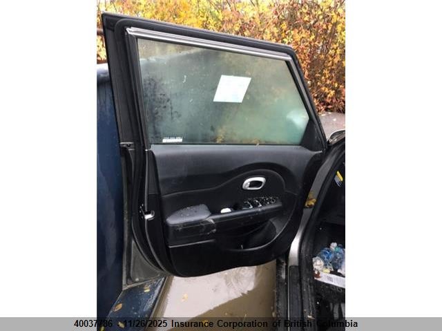 KNDJN2A25K7640586 2019 KIA SOUL photo no. 5