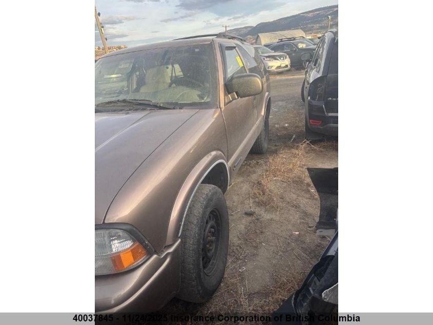 1GKCT18X85K114128 2005 GMC JIMMY photo no. 2