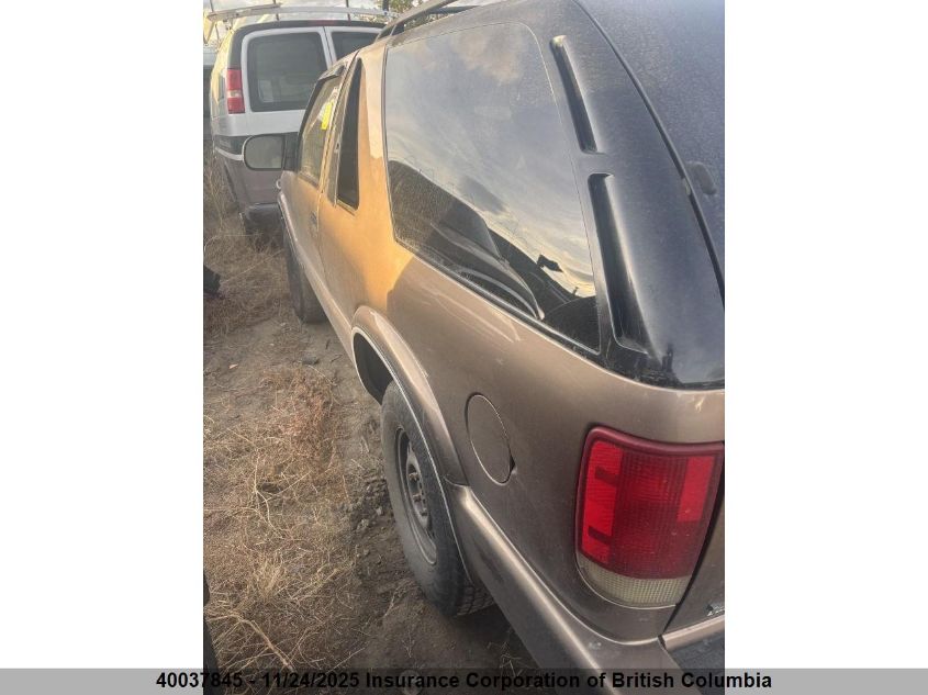 1GKCT18X85K114128 2005 GMC JIMMY photo no. 3