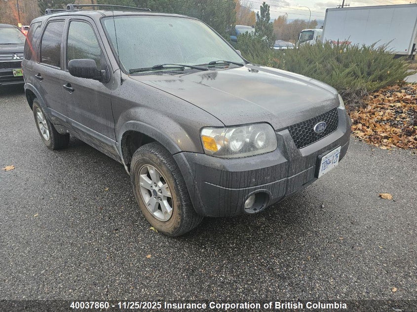 1FMYU93175KC19142 2005 FORD ESCAPE photo no. 17