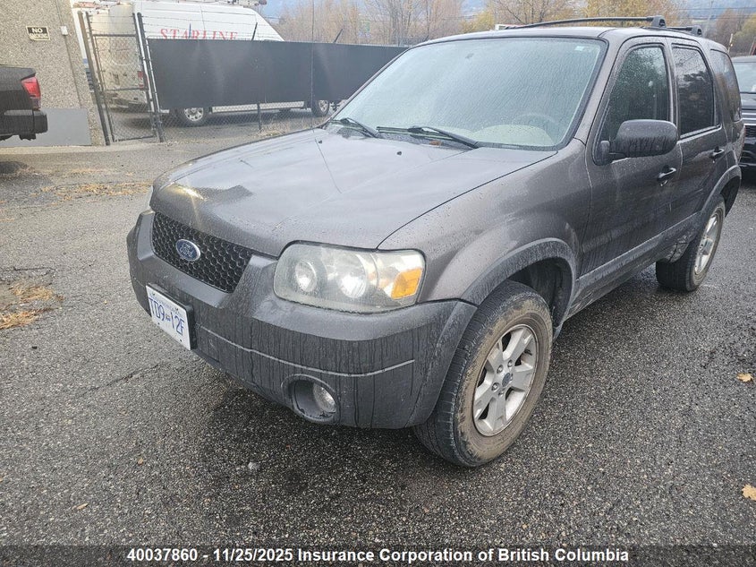 1FMYU93175KC19142 2005 FORD ESCAPE photo no. 2