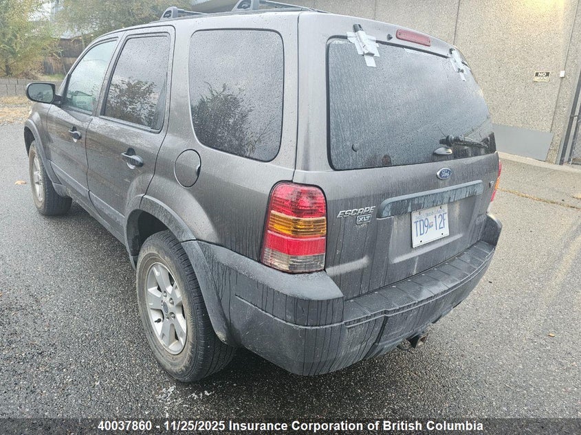 1FMYU93175KC19142 2005 FORD ESCAPE photo no. 3