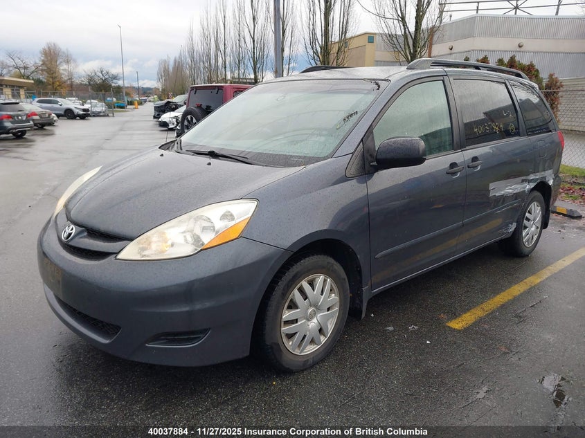 5TDZK4CC2AS322426 2010 TOYOTA SIENNA photo no. 2