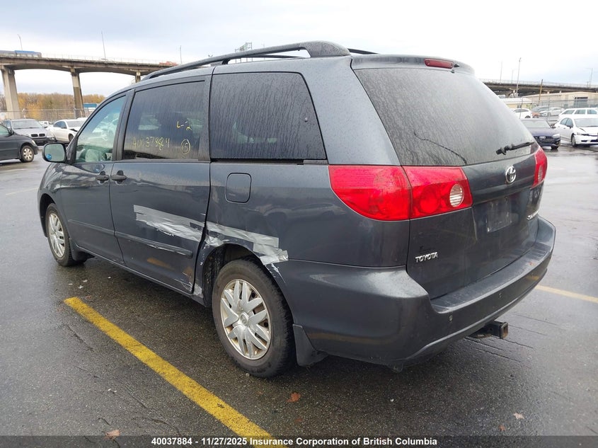 5TDZK4CC2AS322426 2010 TOYOTA SIENNA photo no. 3