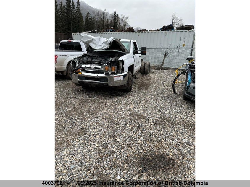 1GB3KYCG7JF170485 2018 CHEVROLET SILVERADO photo no. 2