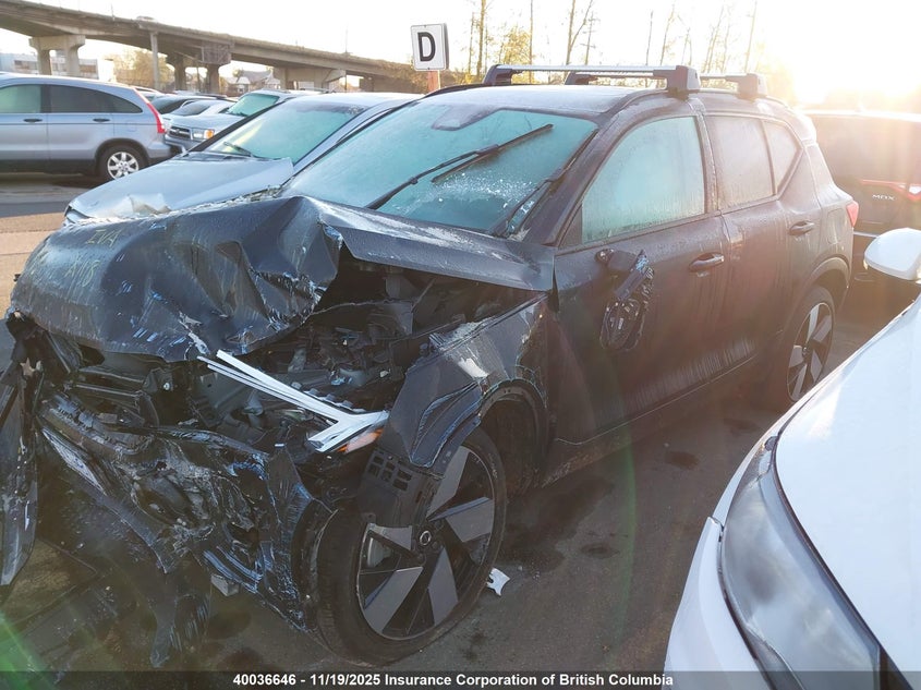 YV4ER3XM9R2240135 2024 VOLVO XC40 photo no. 2