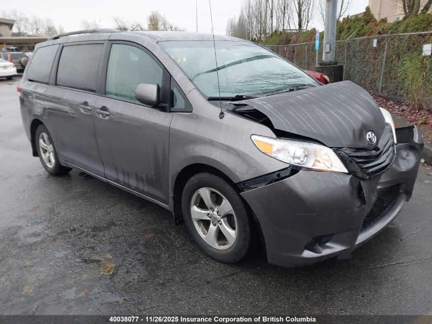 TOYOTA SIENNA LE