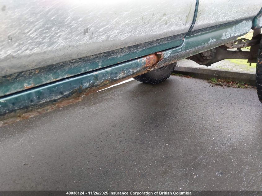 1999 Toyota Tacoma Xtracab VIN: 4TAWN72N3XZ522135 Lot: 40038124