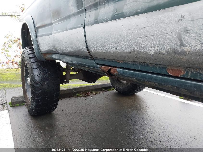 1999 Toyota Tacoma Xtracab VIN: 4TAWN72N3XZ522135 Lot: 40038124