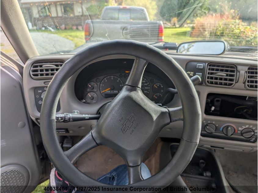 2000 Chevrolet Blazer VIN: 1GNDT13W8Y2254027 Lot: 40038401