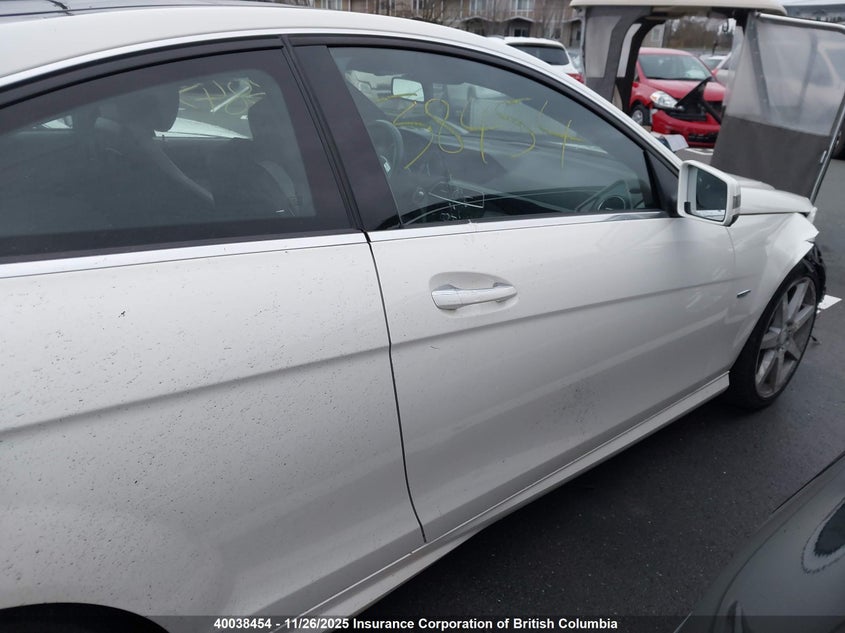 2012 Mercedes-Benz C 350 VIN: WDDGJ5HB0CF823808 Lot: 40038454