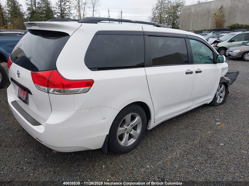 5TDZK3DC1BS028123 2011 TOYOTA SIENNA photo no. 4