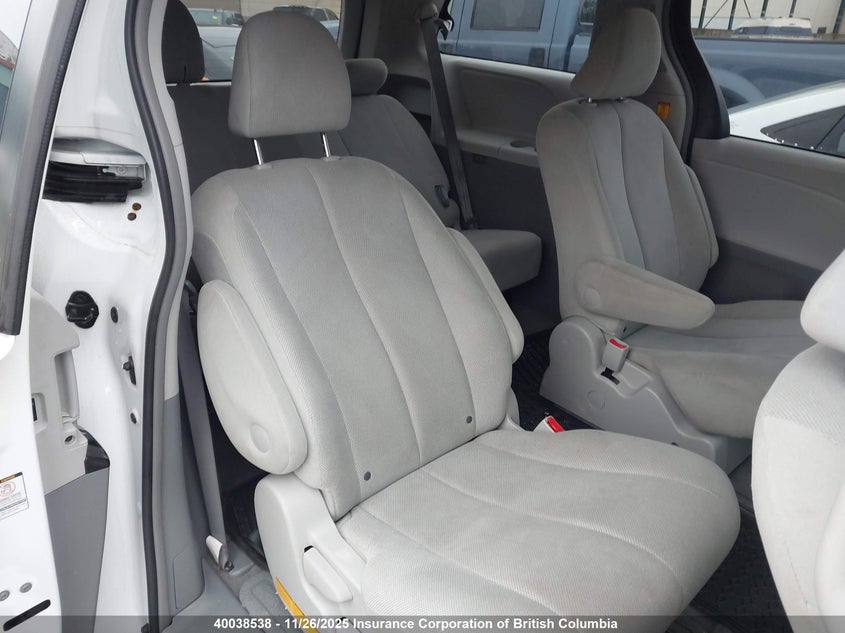 2011 Toyota Sienna VIN: 5TDZK3DC1BS028123 Lot: 40038538