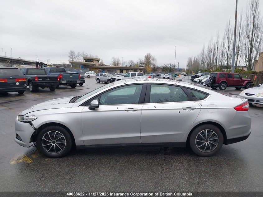 2013 Ford Fusion S VIN: 3FA6P0G72DR366725 Lot: 40038622