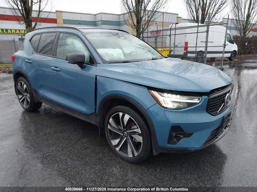 VOLVO XC40
