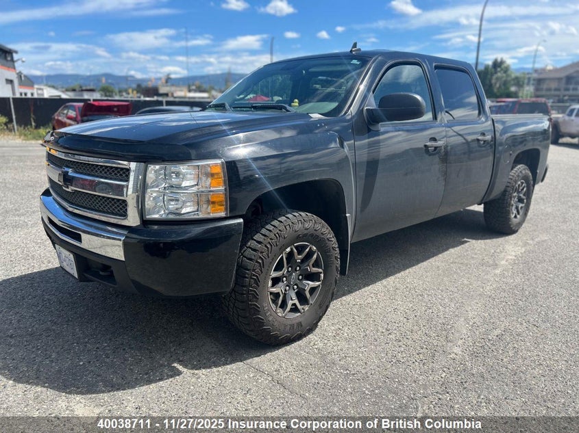 3GCPKREA0BG271850 2011 CHEVROLET SILVERADO photo no. 2