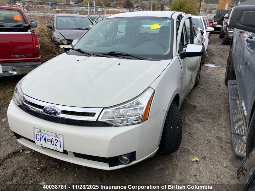 1FAHP3FN8BW198772 2011 FORD FOCUS photo no. 2