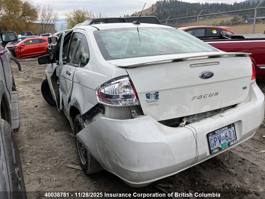 1FAHP3FN8BW198772 2011 FORD FOCUS photo no. 3