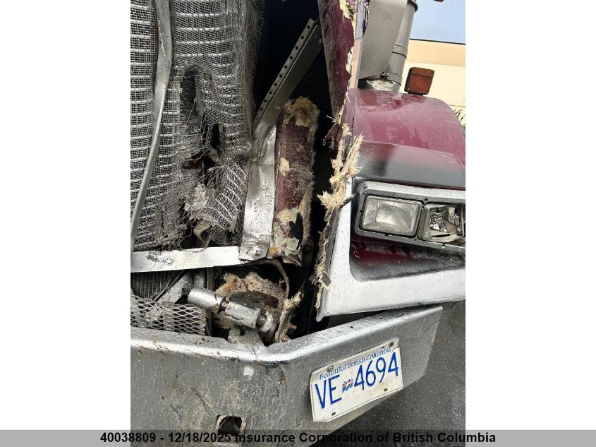 2005 Kenworth Construction T800 VIN: 1NKDLB0X05R983121 Lot: 40038809