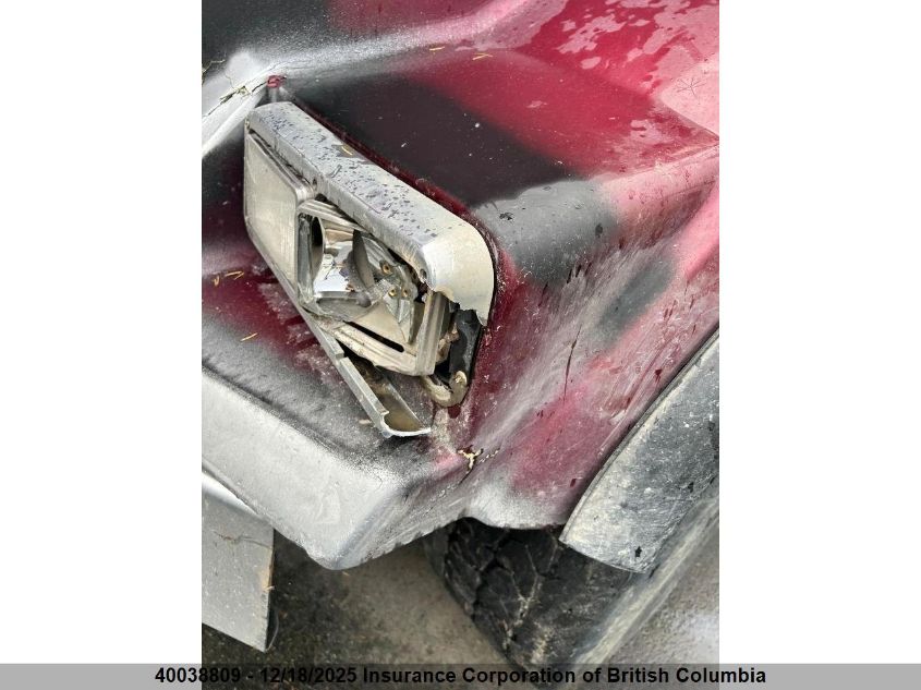 2005 Kenworth Construction T800 VIN: 1NKDLB0X05R983121 Lot: 40038809