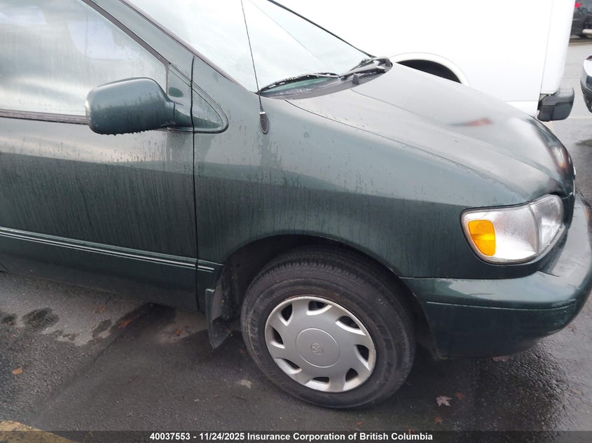 1999 Toyota Sienna Ce VIN: 4T3ZF19C2XU162100 Lot: 40037553