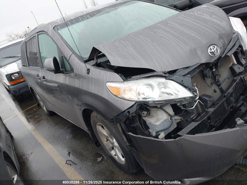 5TDZK3DC9BS097514 2011 TOYOTA SIENNA photo no. 14