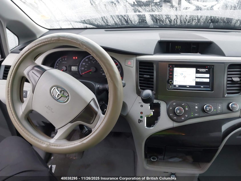 5TDZK3DC9BS097514 2011 TOYOTA SIENNA photo no. 16