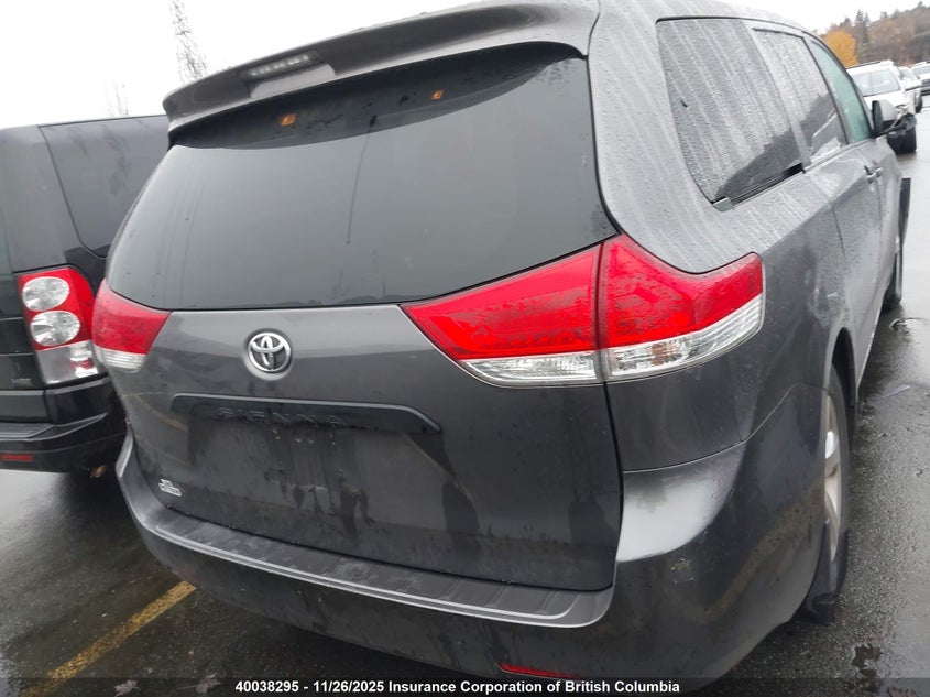 5TDZK3DC9BS097514 2011 TOYOTA SIENNA photo no. 17