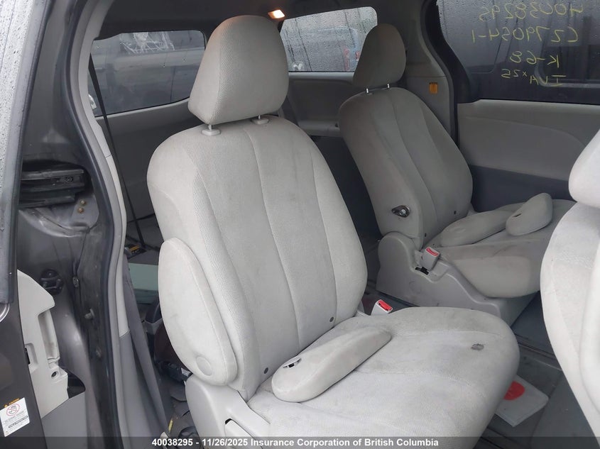 5TDZK3DC9BS097514 2011 TOYOTA SIENNA photo no. 8