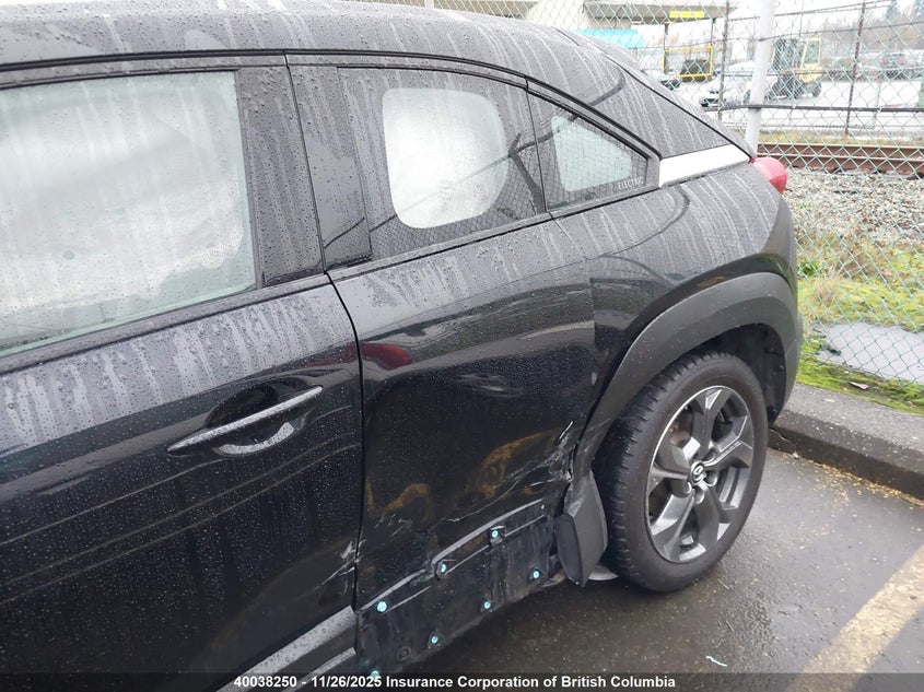 2022 Mazda Mx-30 Premium Plus VIN: JM1DRADB1N0100463 Lot: 40038250