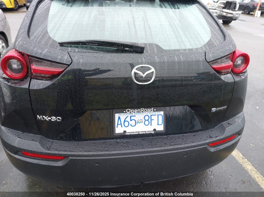 2022 Mazda Mx-30 Premium Plus VIN: JM1DRADB1N0100463 Lot: 40038250