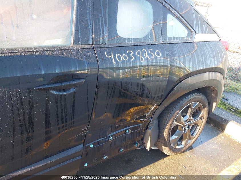 2022 Mazda Mx-30 Premium Plus VIN: JM1DRADB1N0100463 Lot: 40038250