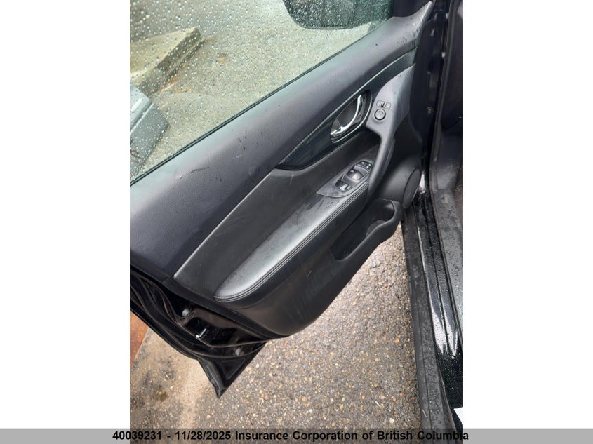 2015 Nissan Rogue VIN: 5N1AT2MV2FC881221 Lot: 40039231