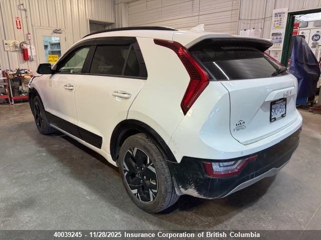 KNDCT3L12P5043889 2023 KIA NIRO photo no. 3