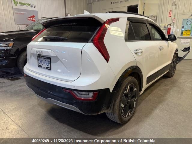 KNDCT3L12P5043889 2023 KIA NIRO photo no. 4