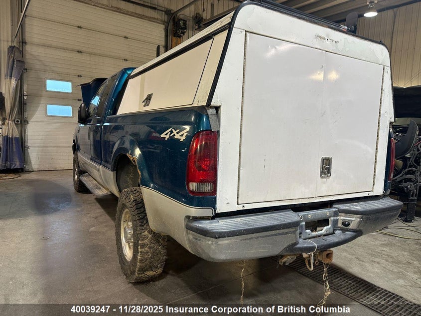 1FTSX31S82EC56026 2002 FORD F350 photo no. 3