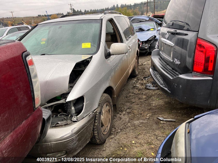 4T3ZF13C12U439109 2002 TOYOTA SIENNA photo no. 2