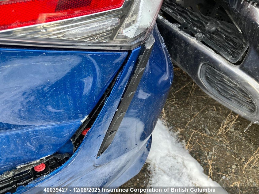 4T1B11HK2JU058781 2018 TOYOTA CAMRY photo no. 13