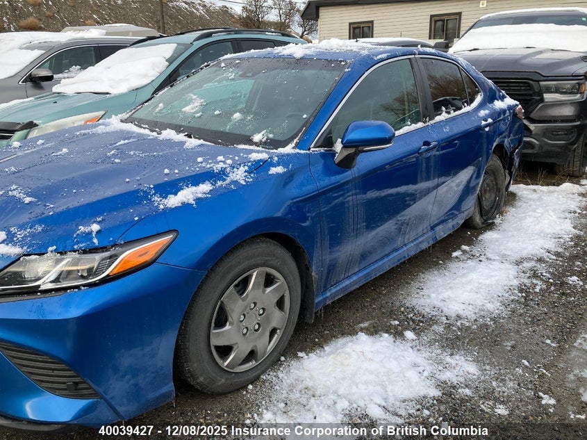 4T1B11HK2JU058781 2018 TOYOTA CAMRY photo no. 2