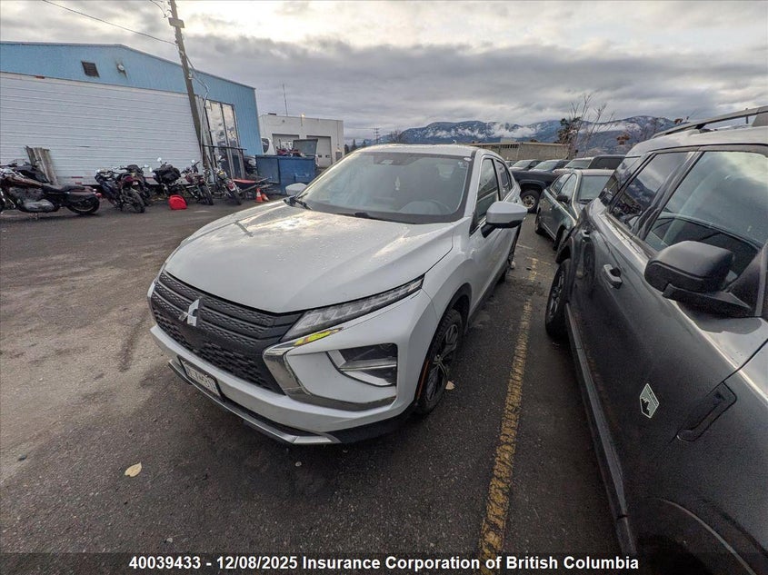 JA4ATVAA0NZ603043 2022 MITSUBISHI ECLIPSE CROSS photo no. 2