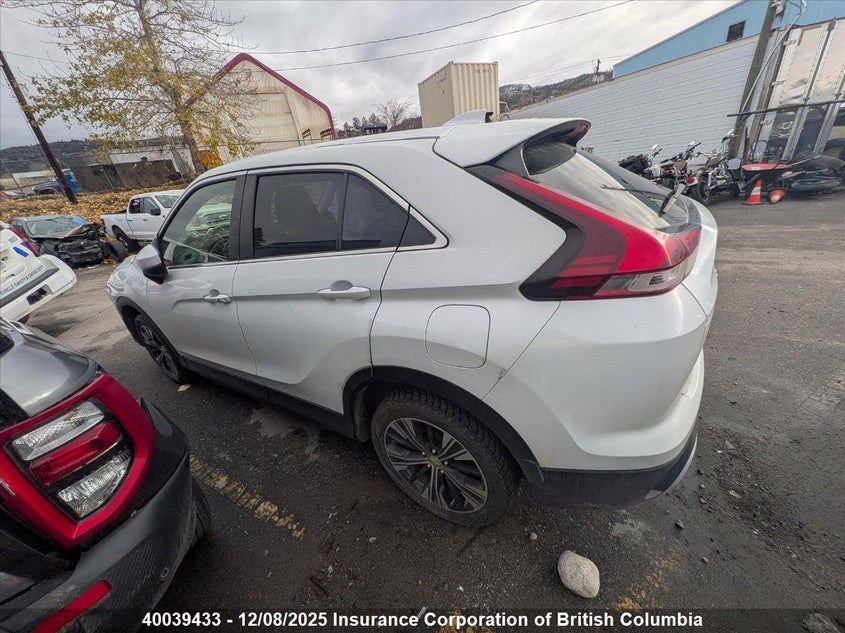JA4ATVAA0NZ603043 2022 MITSUBISHI ECLIPSE CROSS photo no. 3