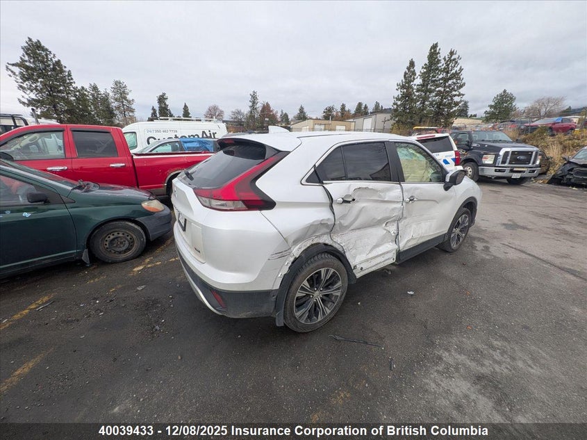 JA4ATVAA0NZ603043 2022 MITSUBISHI ECLIPSE CROSS photo no. 4